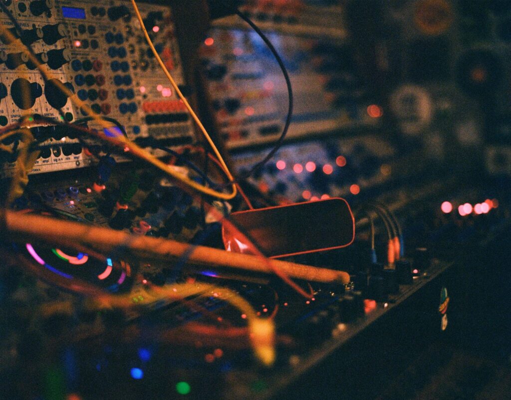 NOCTURNA – nuevo single de La Bomba