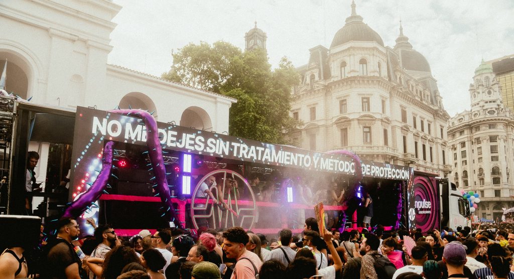 El camión de IMPULSE en la próxima marcha del orgullo