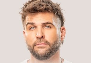 JUAMPI GONZÁLEZ presenta su nuevo espectáculo”OVEJA NEGRA”