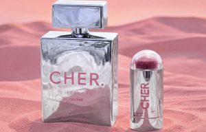 CHER lanza Dieciocho Rocket: una fragancia que convierte el storytelling en su diferencial