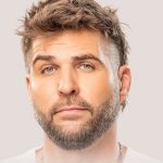 JUAMPI GONZÁLEZ presenta su nuevo espectáculo”OVEJA NEGRA”